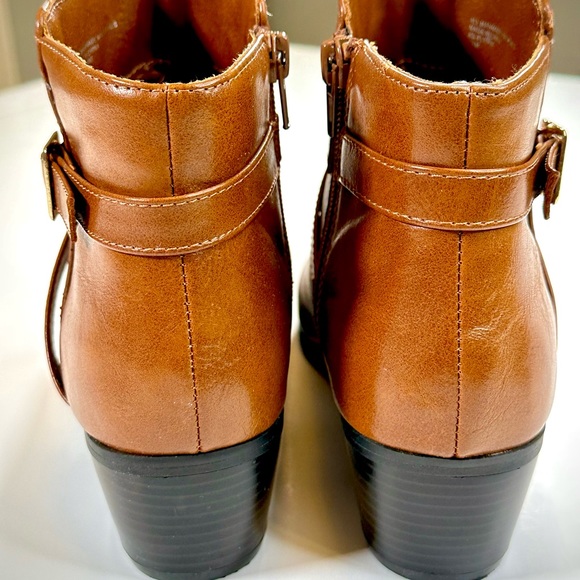 Karen Scott - Flynne Tan Brown Ankle Booties, Size 7 - Picture 4 of 6